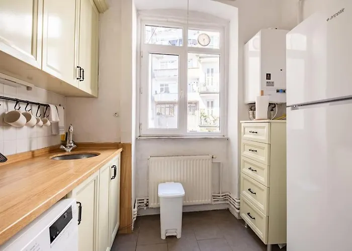 Charming Historical In Galata * Istanboel