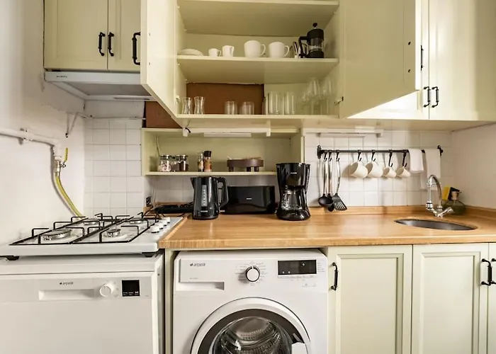 Charming Historical In Galata * Istanboel