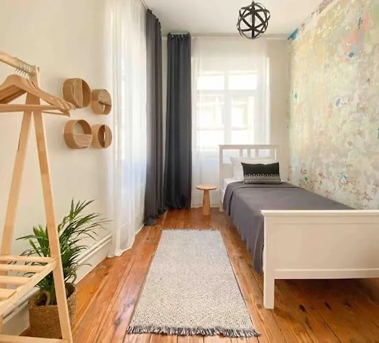 Charming Historical In Galata Istanboel