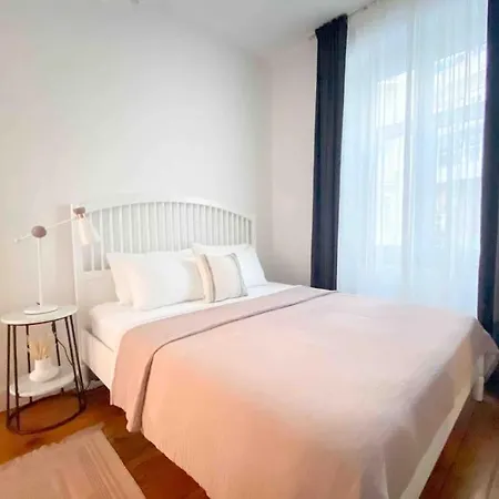 Charming Historical In Galata Appartement