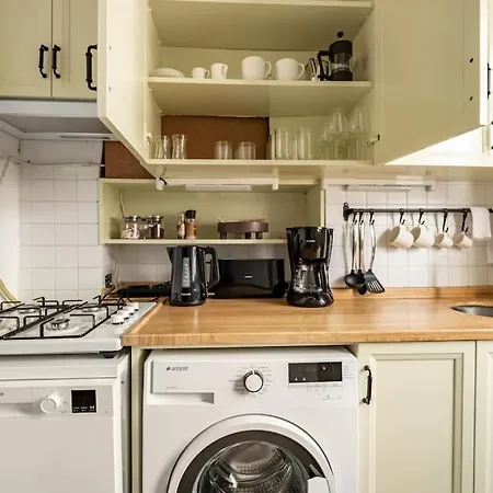 Charming Historical In Galata * Istanboel