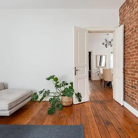 Charming Historical In Galata Istanboel